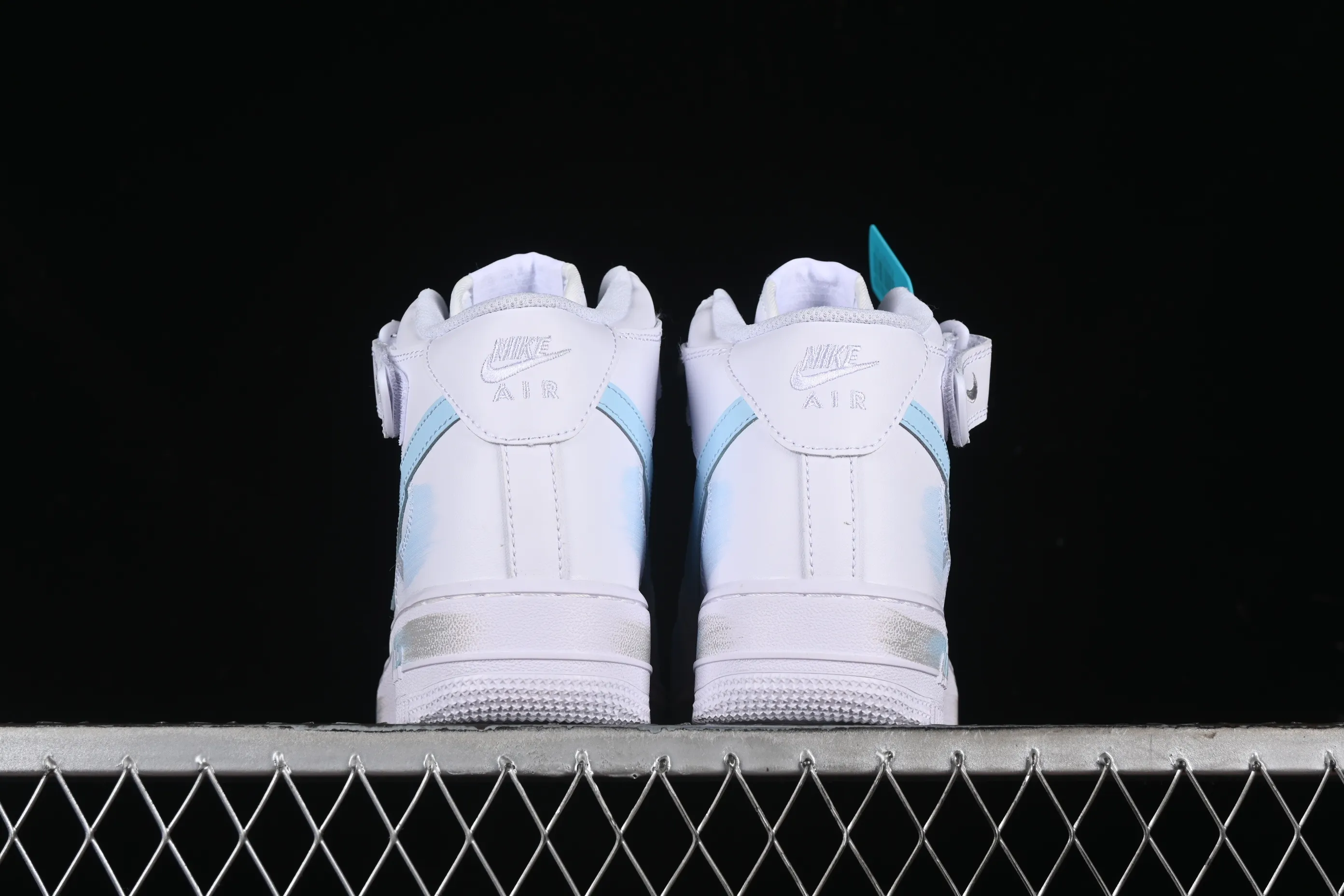 All categories Nk Air Force 1 Air Force series Nk Air Force 1 Mid Air Force mid-top Nk Air Force 1'07 Mid sky blue Hand-painted fracture Three hook shadow Air Force 1 strap mid-top casual sneakers CW2289-111